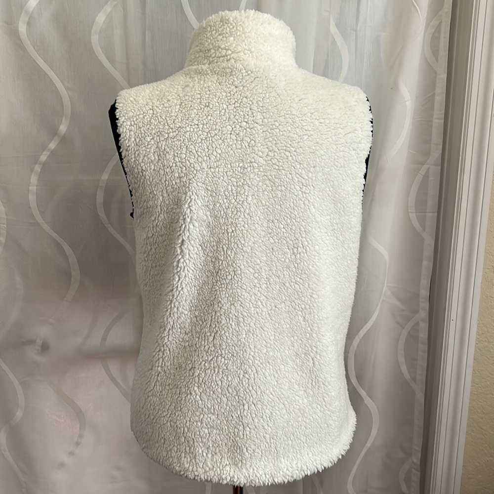 T By Talbots, Ivory, Sherpa, Sleeveless Vest, Size Small - Picture 4 of 6